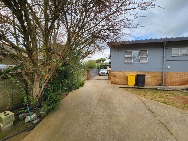 4 Bedroom Property for Sale in Bergzicht Western Cape